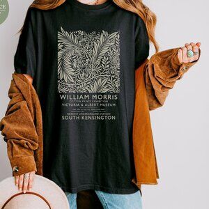 Retro Floral Women’s T-Shirt, Vintage Botanical Aesthetic Tee